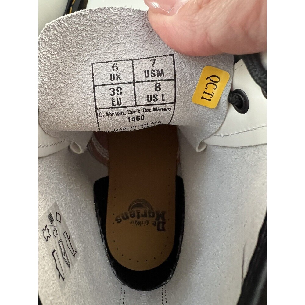 Sold Dr. Martens 1460 Smooth Leather Lace Up Boots In White Size 39 - Picture 9 of 12